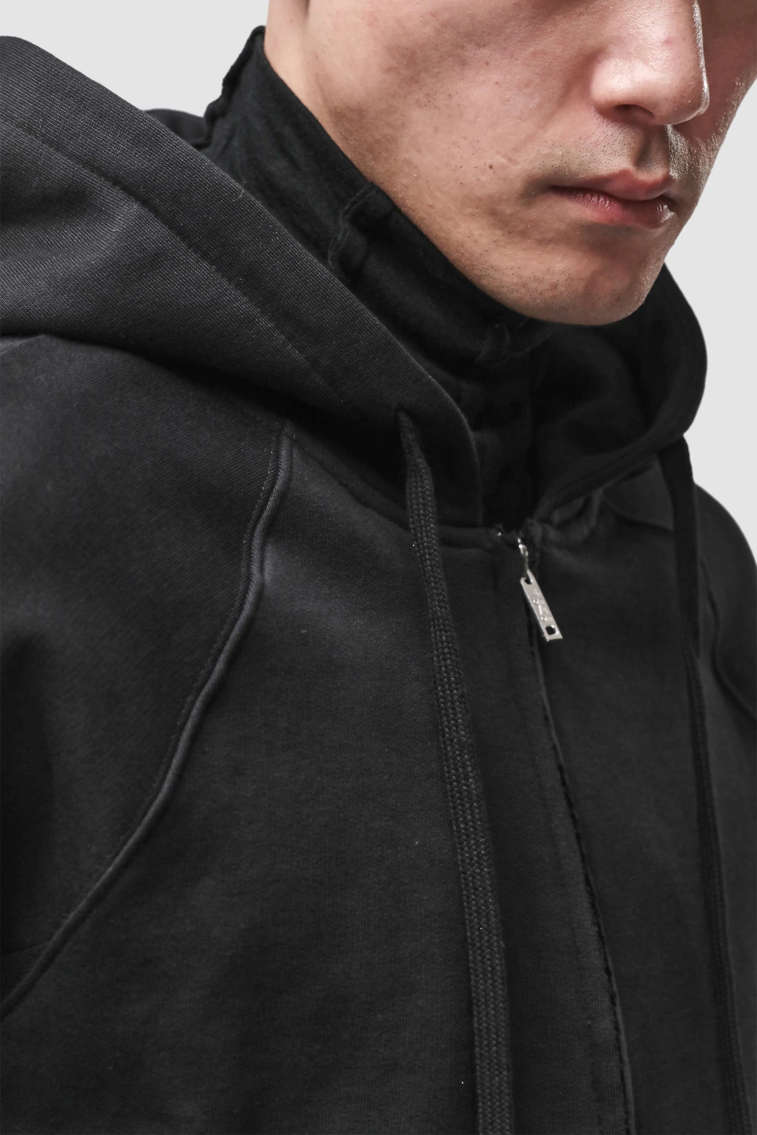 Thom Krom - Men’s Black Hooded Cotton Zip Sweater M-SJ-711 neck detail view