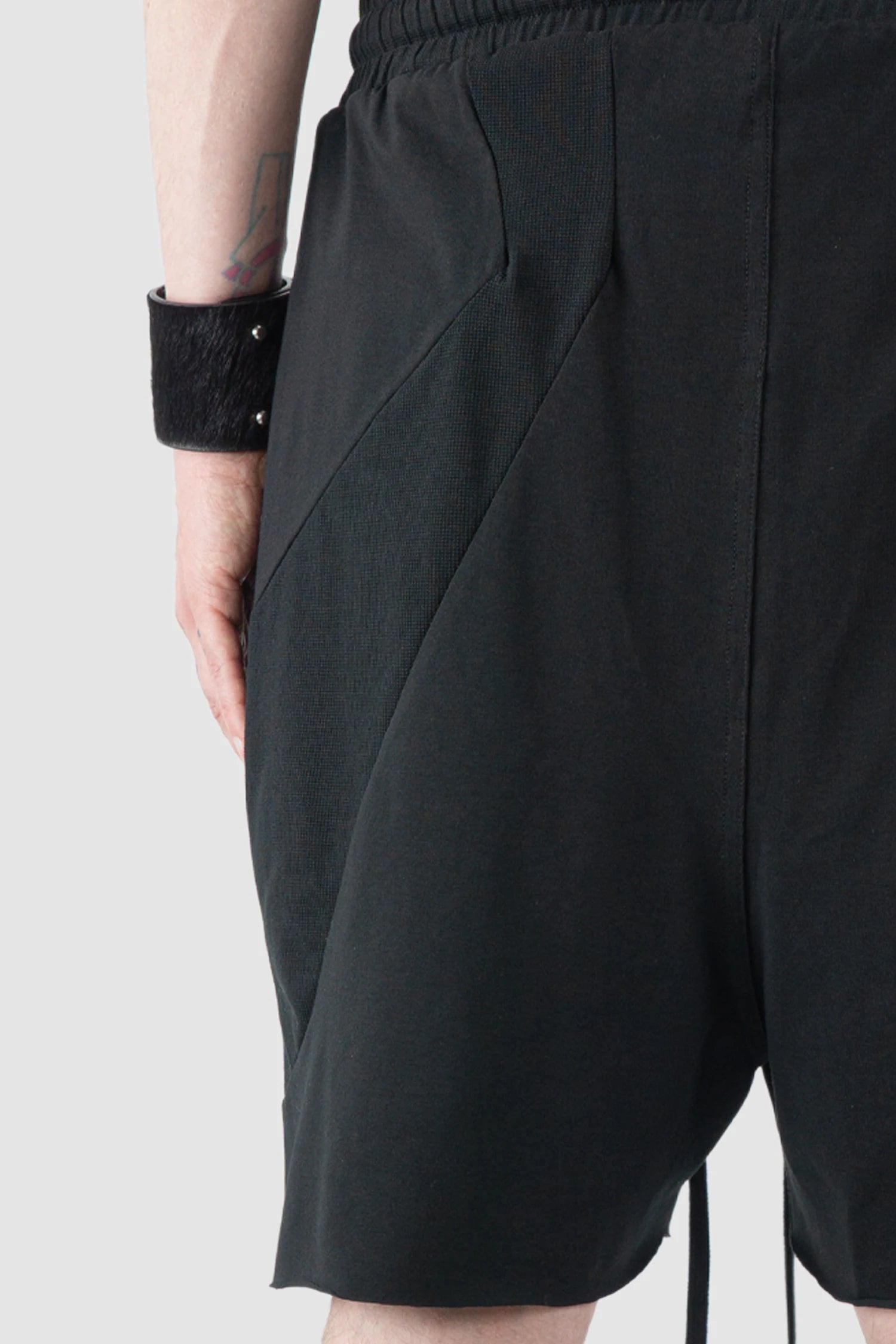 Thom Krom - Men’s Black Light Mix Cotton Shorts MST 513 model back view