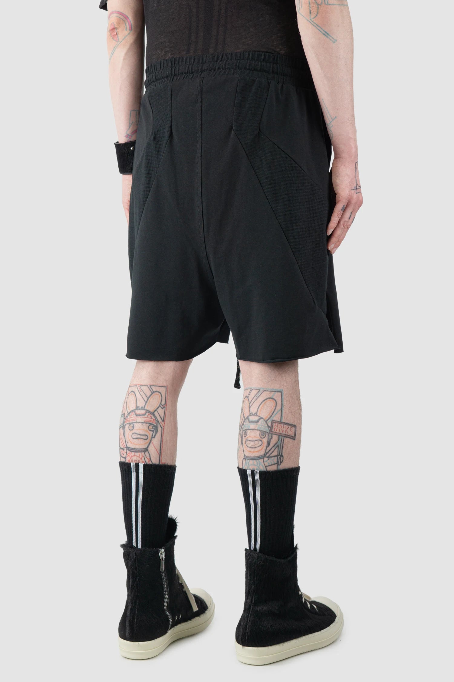 Thom Krom - Men’s Black Light Mix Cotton Shorts MST 513 model back side view