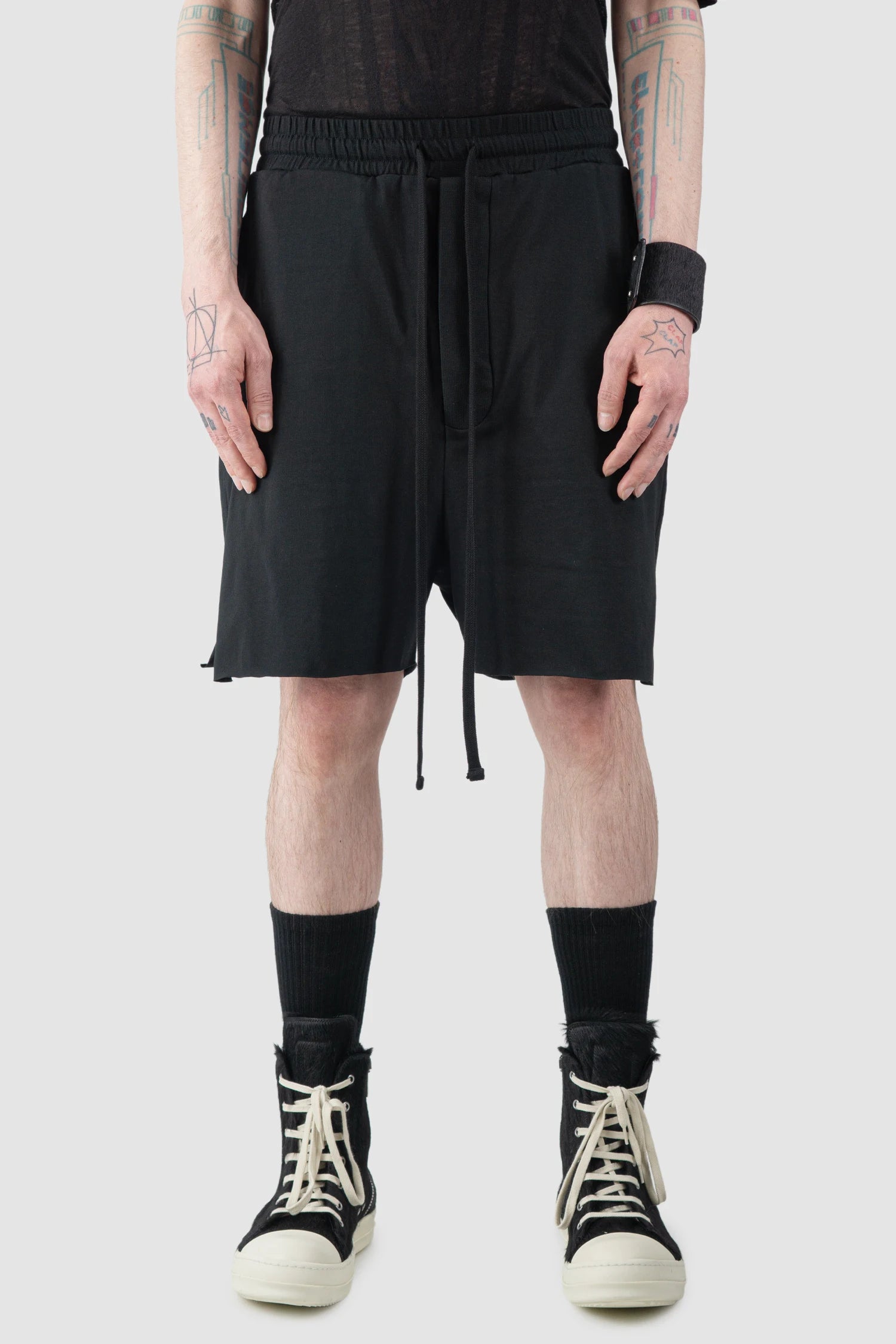 Thom Krom - Men’s Black Light Mix Cotton Shorts MST 513 model front view