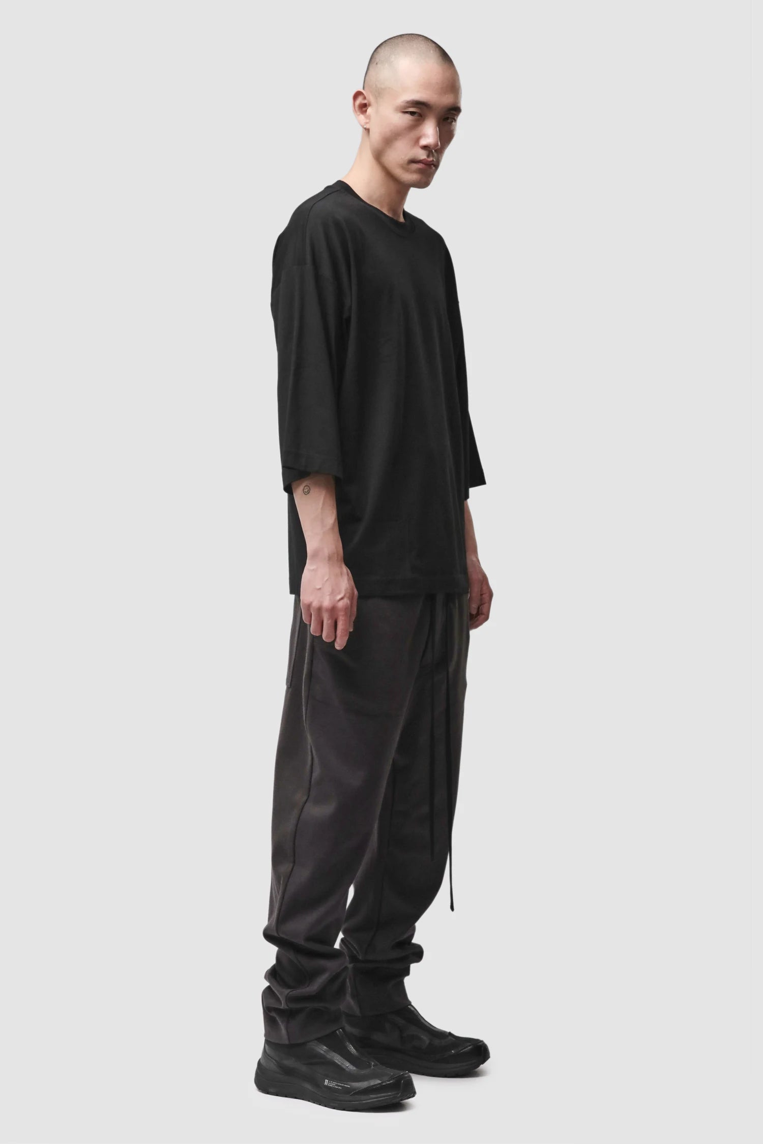 Thom Krom - Men’s Black Oversized Cotton Modal T-Shirt M-TS-1005 model full side view