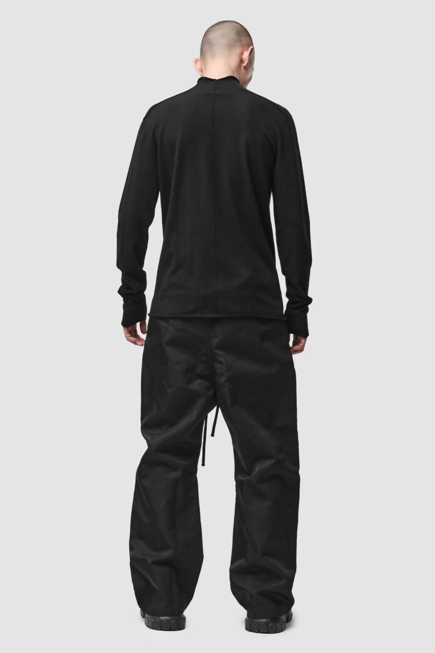 Thom Krom - Men’s Black Tech Woven Wide Leg Trousers M-P-63 model full back view