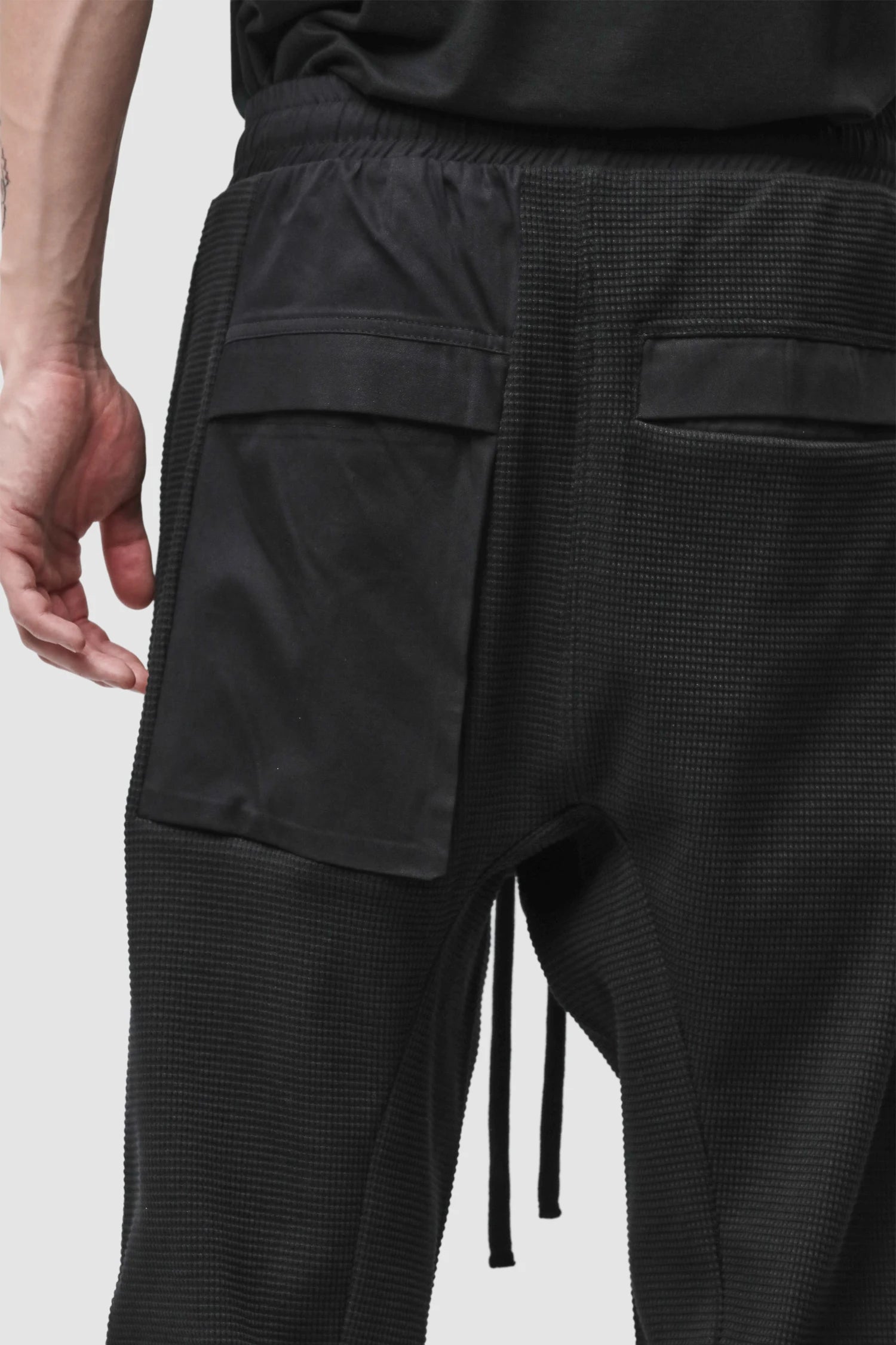 Thom Krom - Men’s Black Waffle Cotton Cargo Trousers M-ST-537 back pocket detail view