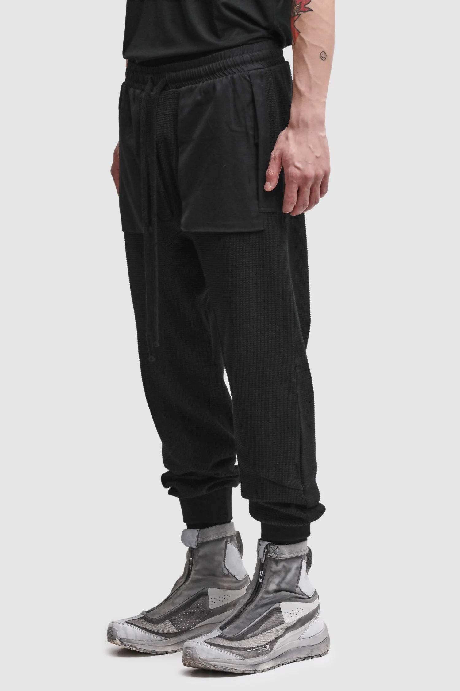 Thom Krom - Men’s Black Waffle Cotton Cargo Trousers M-ST-537 model side view