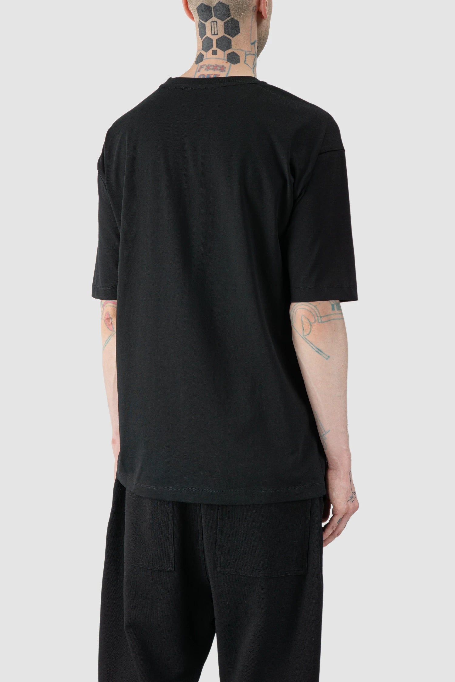 Thom Krom - model back side view of black Loose Fit Cotton T-Shirt with Patch - M-TS-876