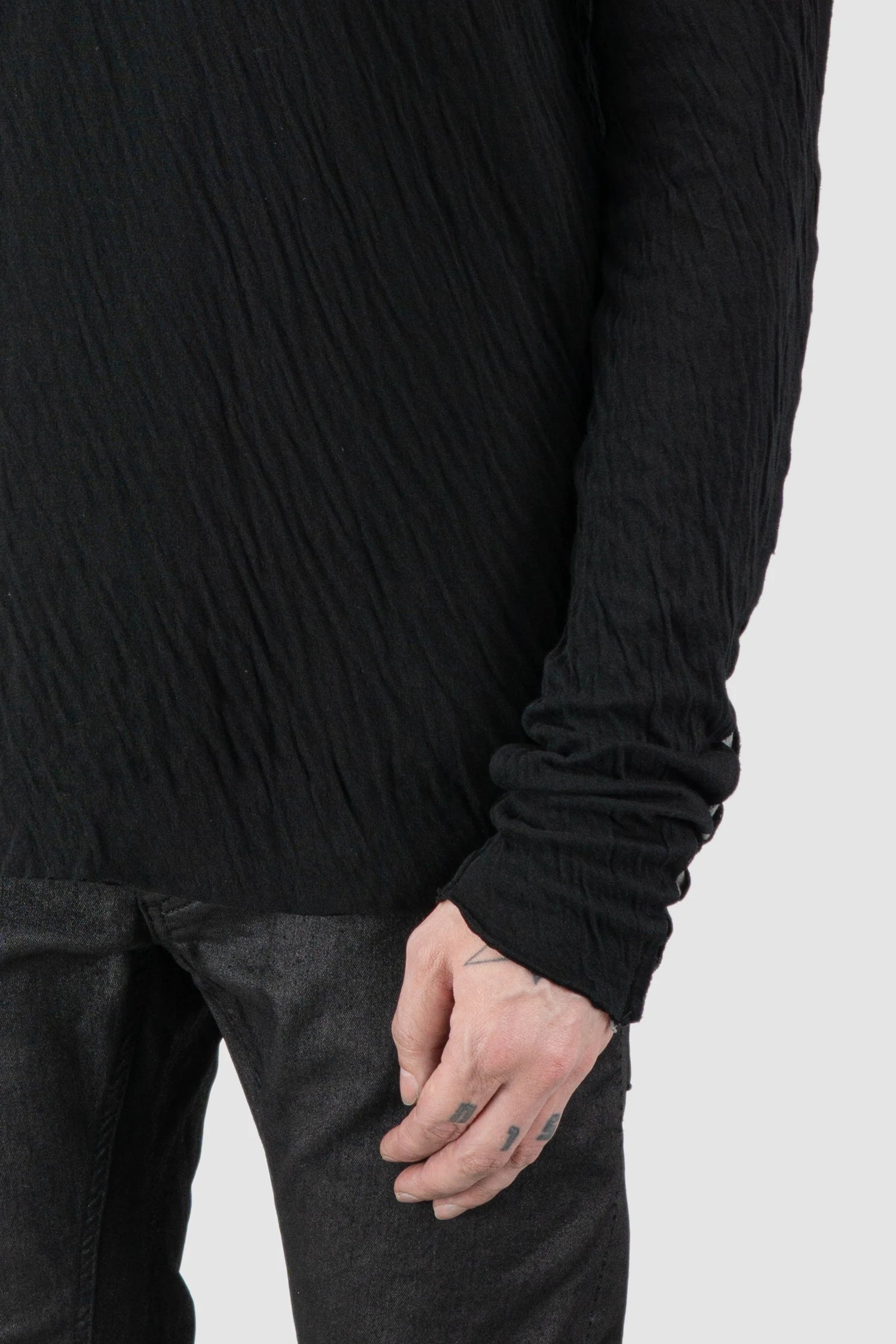 Thom Krom – Men's Black Bonded Cotton Contrast Insert Long Sleeve - hem detail view