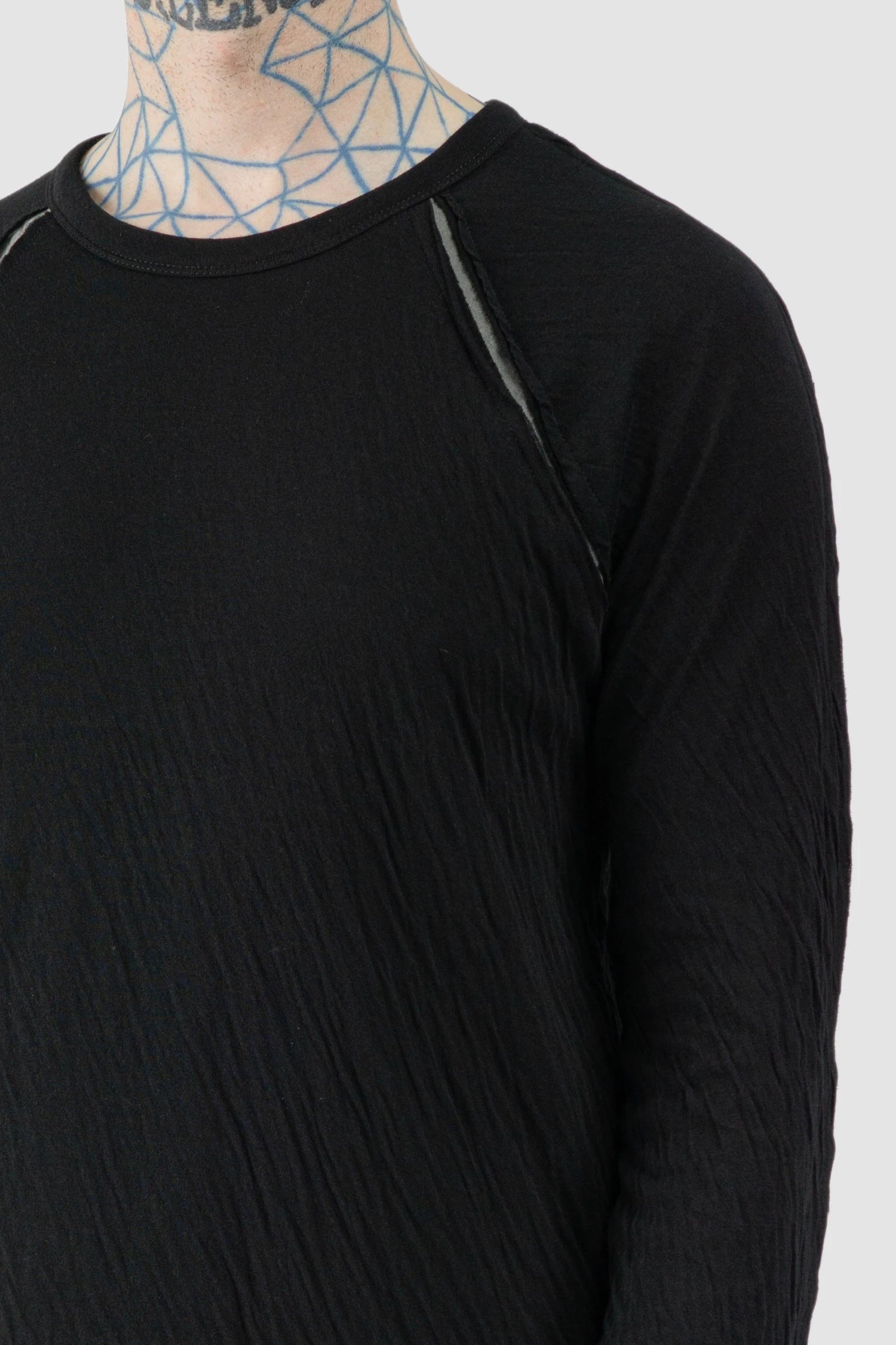 Thom Krom – Men's Black Bonded Cotton Contrast Insert Long Sleeve - shoulder detail view