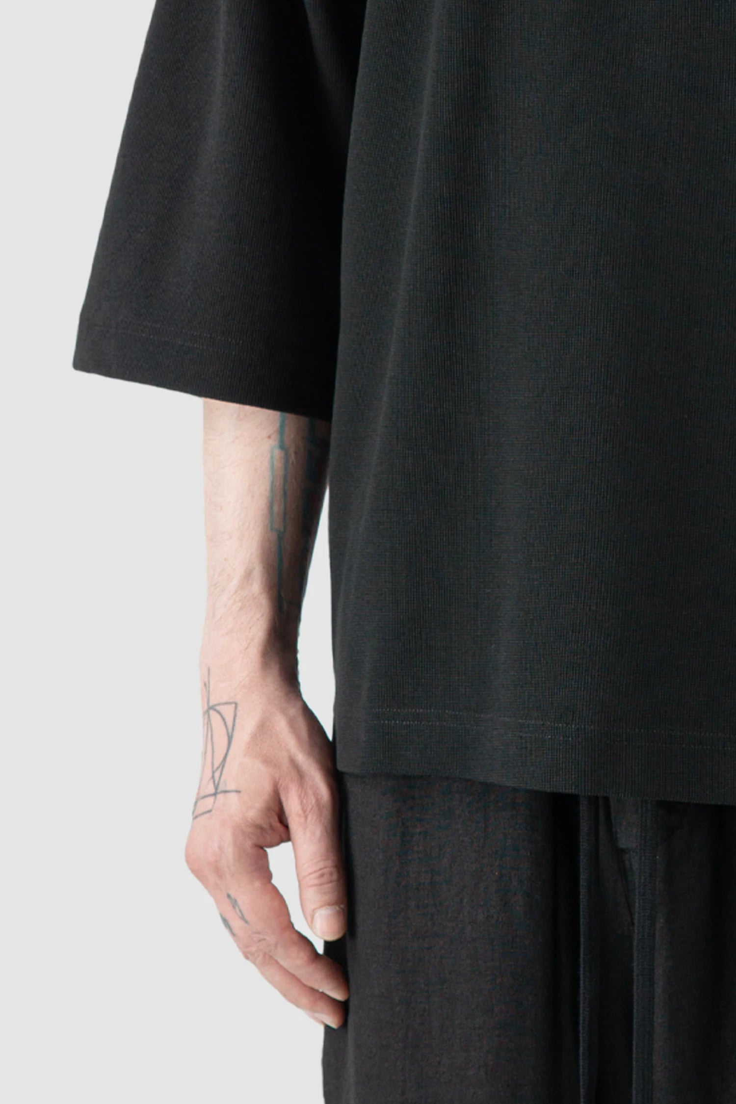 Thom Krom – Men's Black Boxy Structured Cotton T-Shirt - hem detail view
