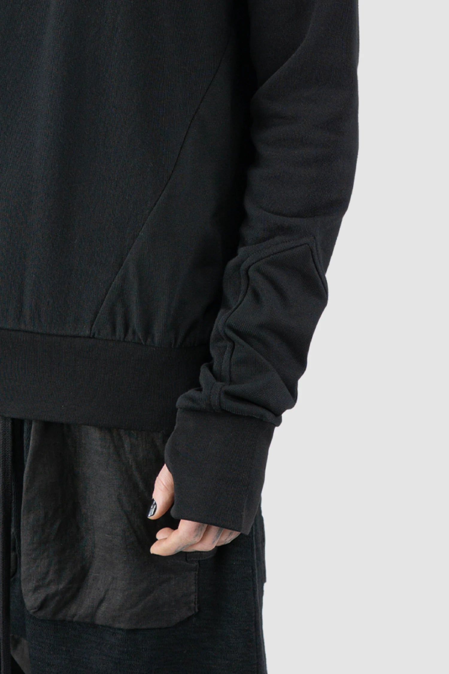 Thom Krom - Men’s Black Cotton Crew Neck Sweater M-S-189 model arm detail view