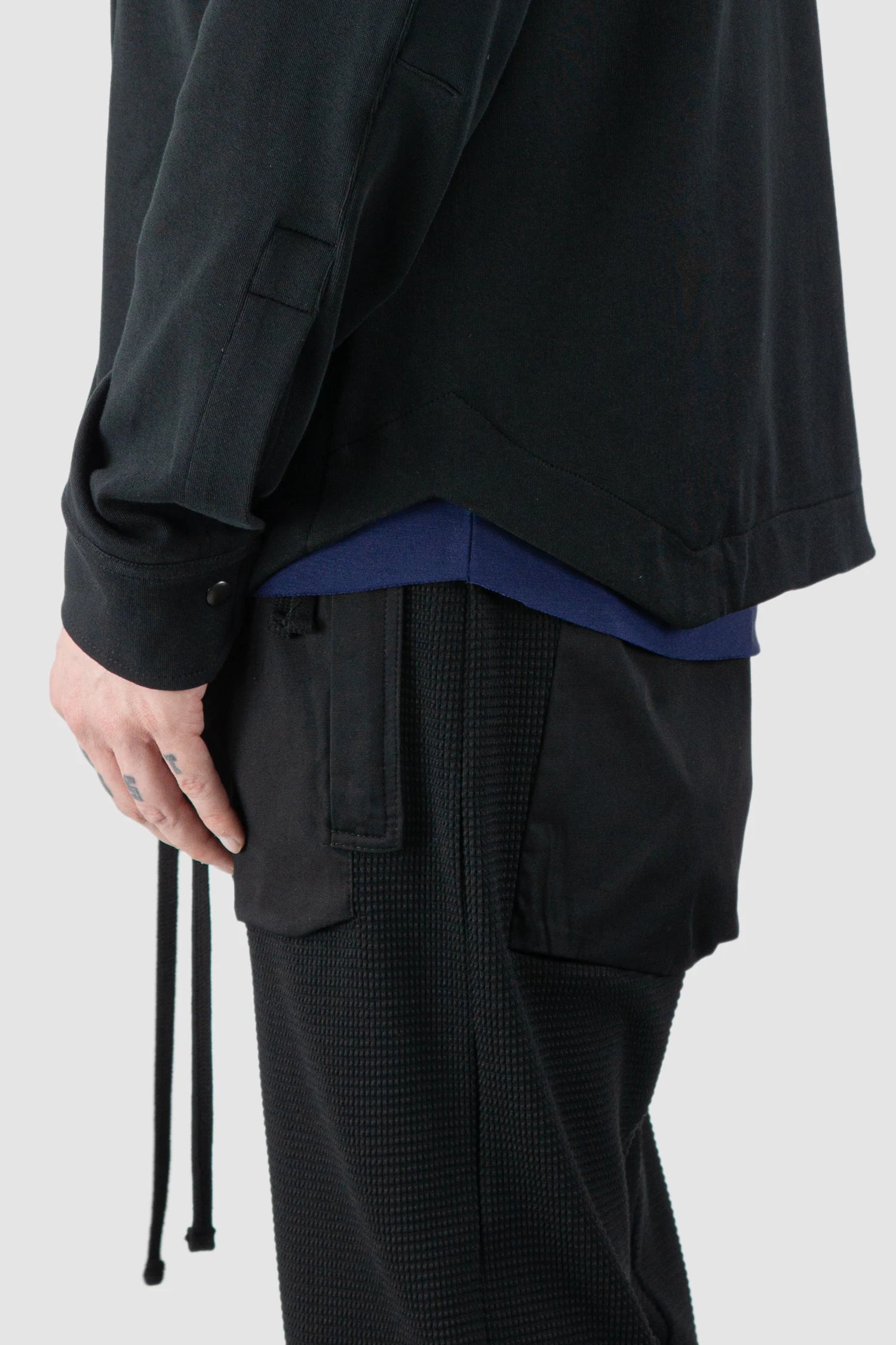 Thom Krom – Men's Black Cotton Jersey Overshirt - hem detail view