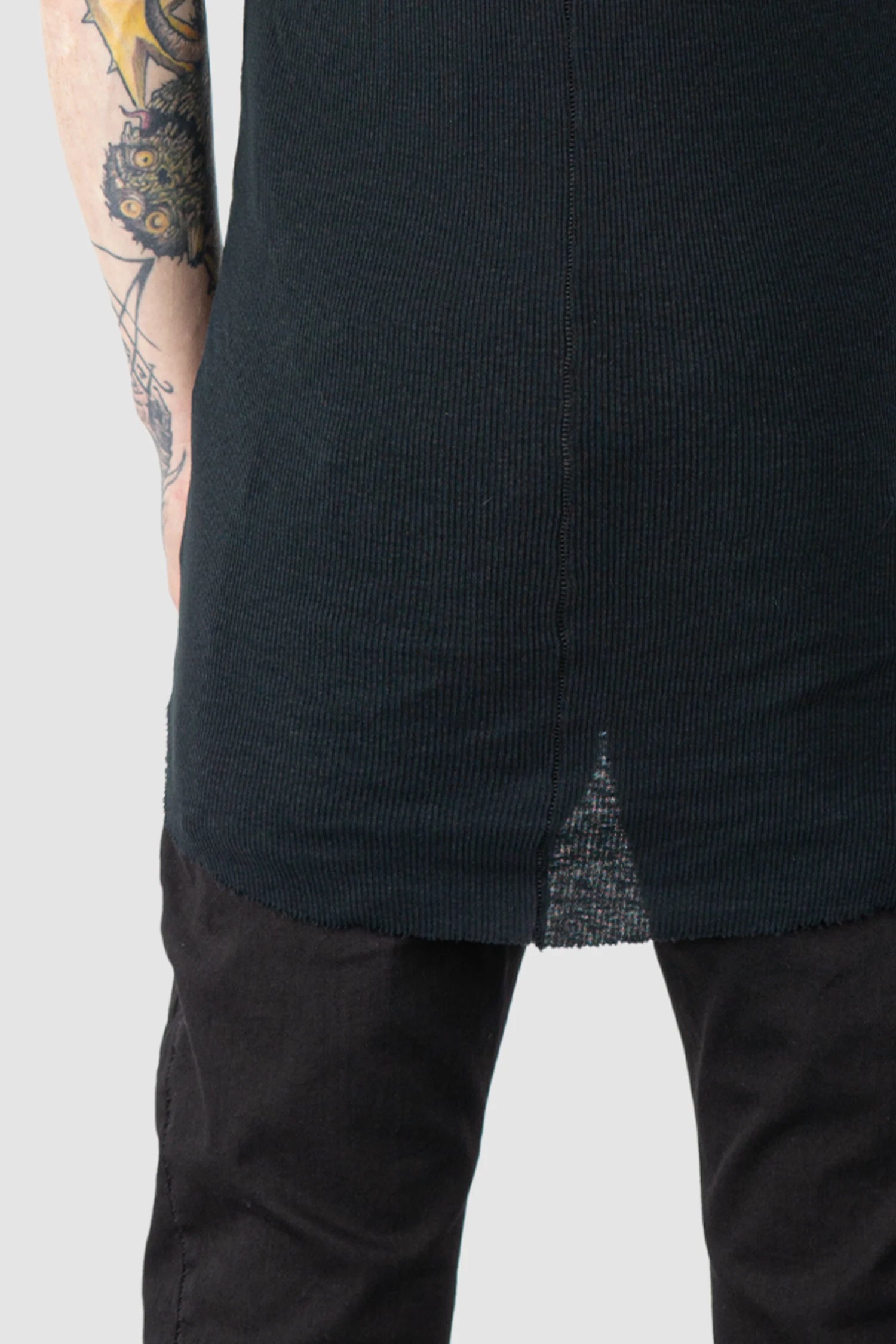 Thom Krom - Men’s Black Cotton-Linen Mix Rib Tank Top M-TS-947 hem detail view