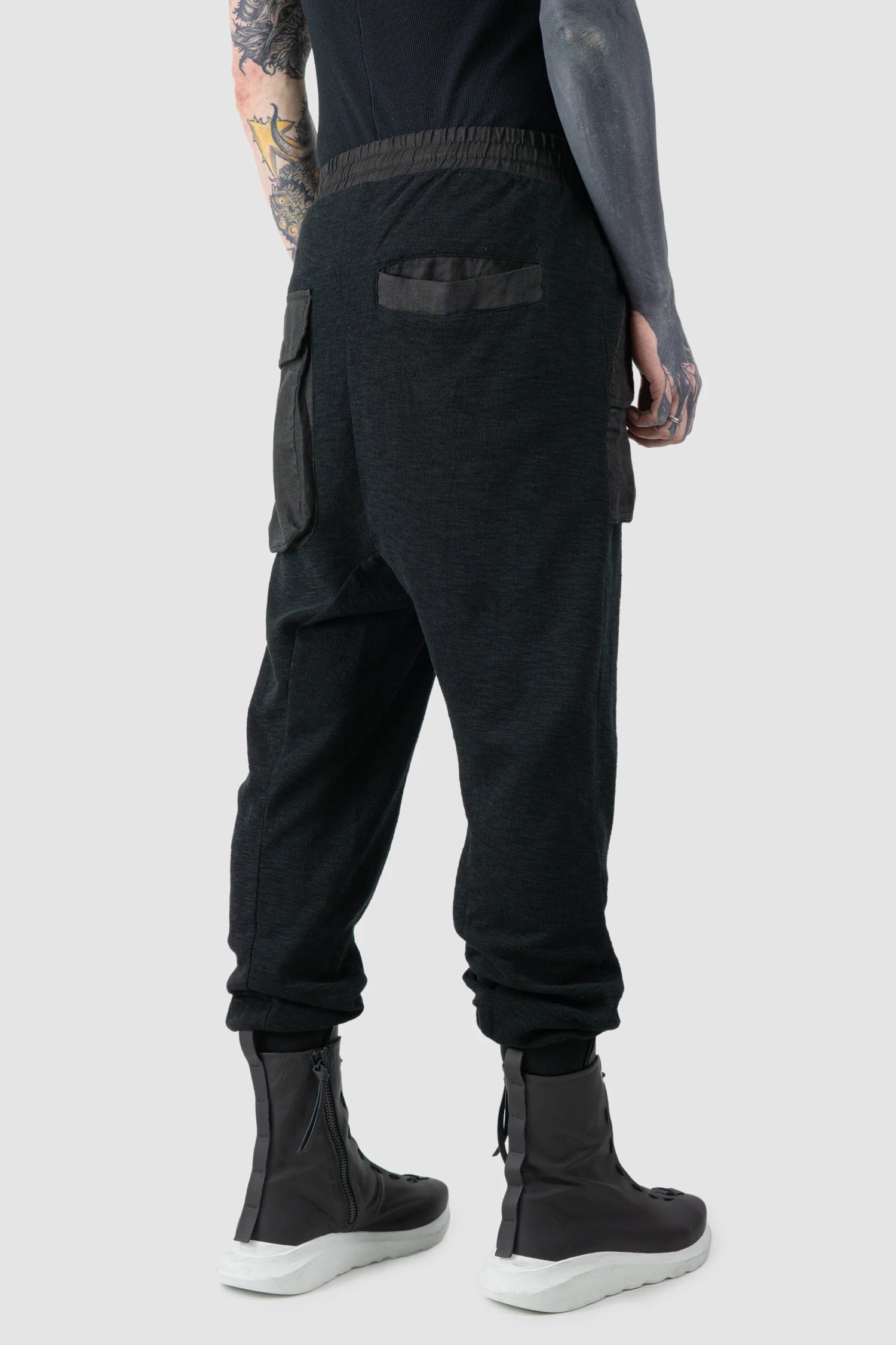 Thom Krom - Men’s Black Linen Patch Pocket Cargo Sweatpants M-ST-523 model back side view