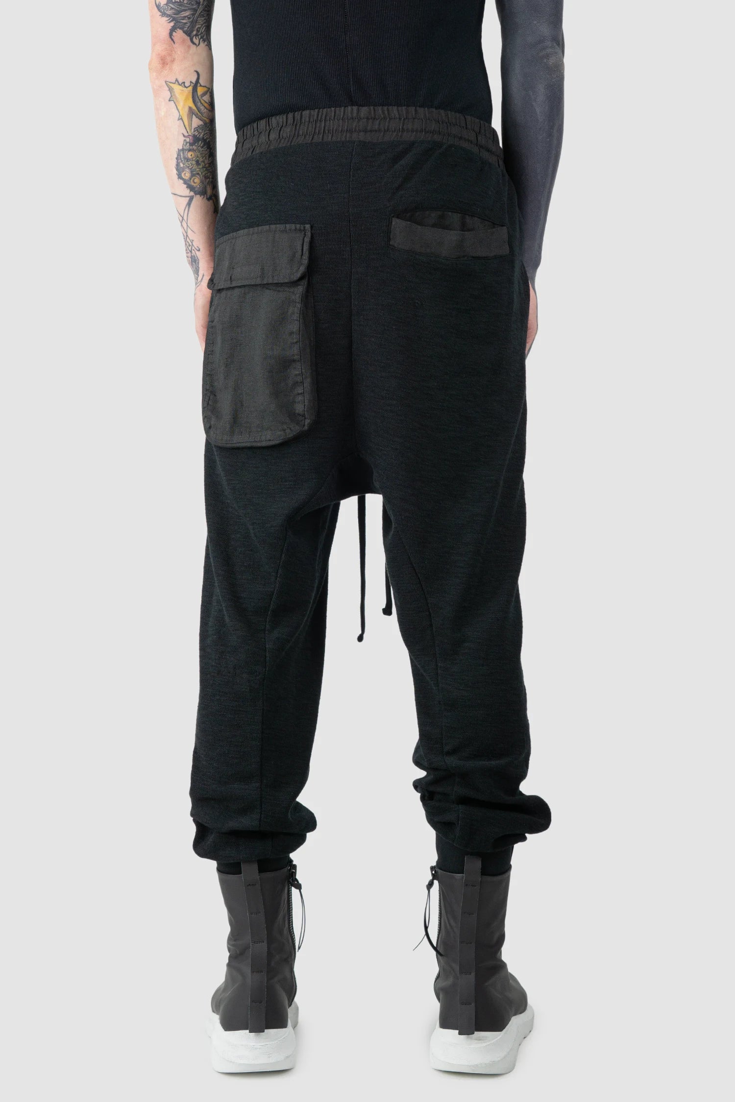 Thom Krom - Men’s Black Linen Patch Pocket Cargo Sweatpants M-ST-523 model back view