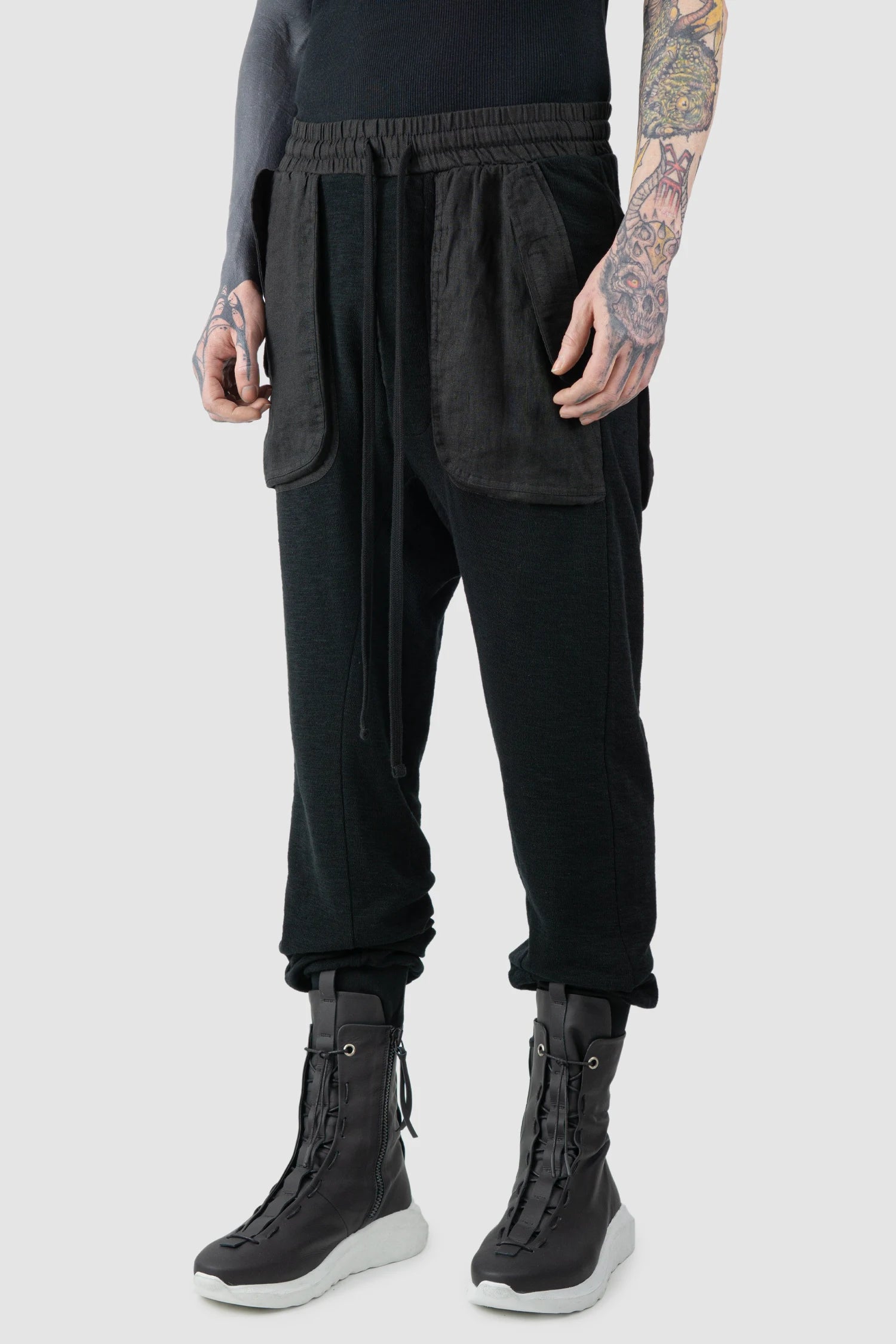 Thom Krom - Men’s Black Linen Patch Pocket Cargo Sweatpants M-ST-523 model front side view