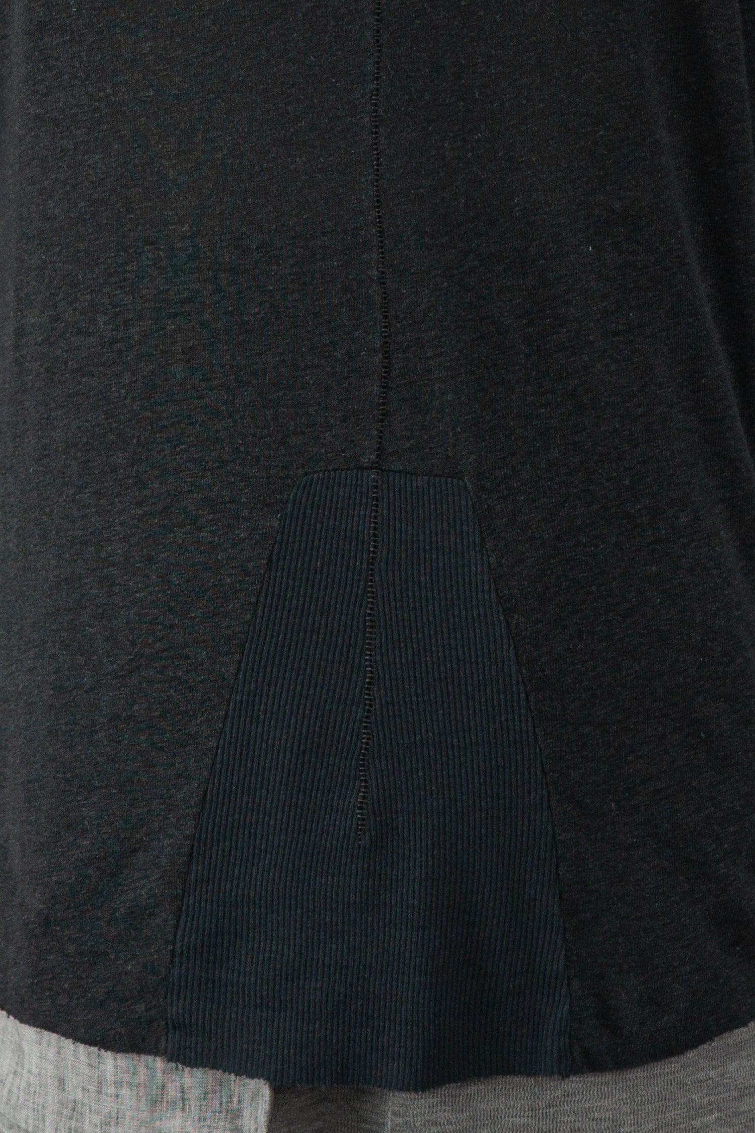 Thom Krom - Men’s Black Linen-Viscose Mix Jersey T-Shirt M-TS-927 hem detail view
