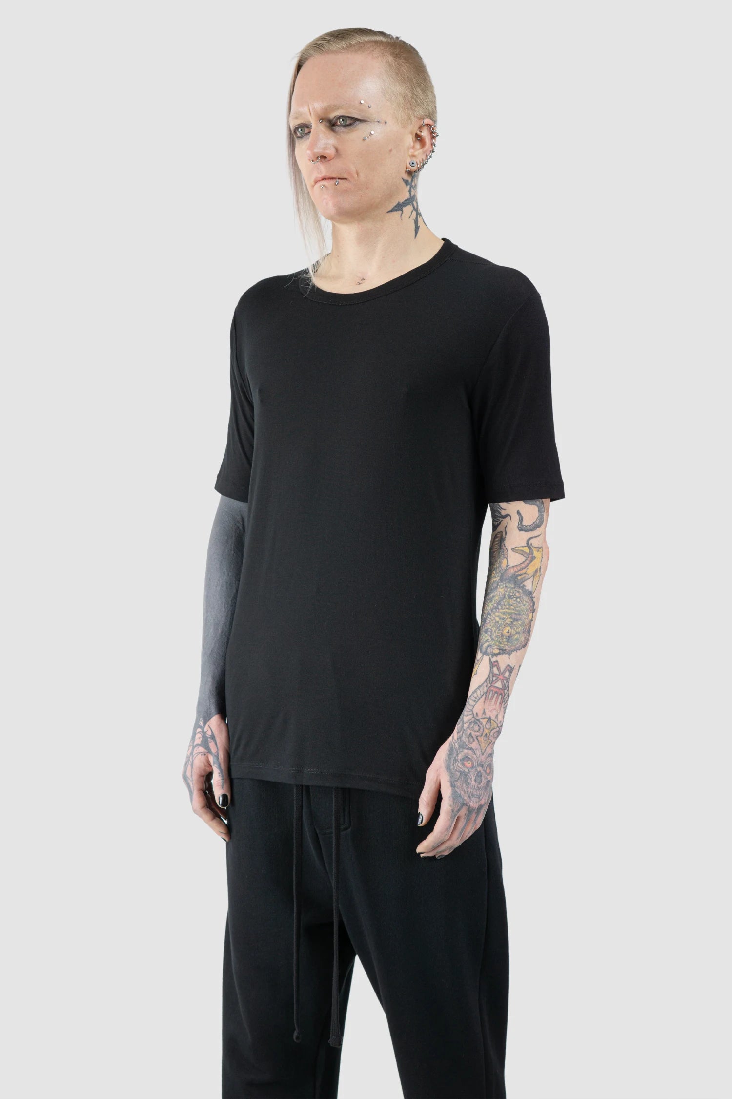 Thom Krom - Men’s Black Modal Blend Jersey T-Shirt M-TS-938 model front side view