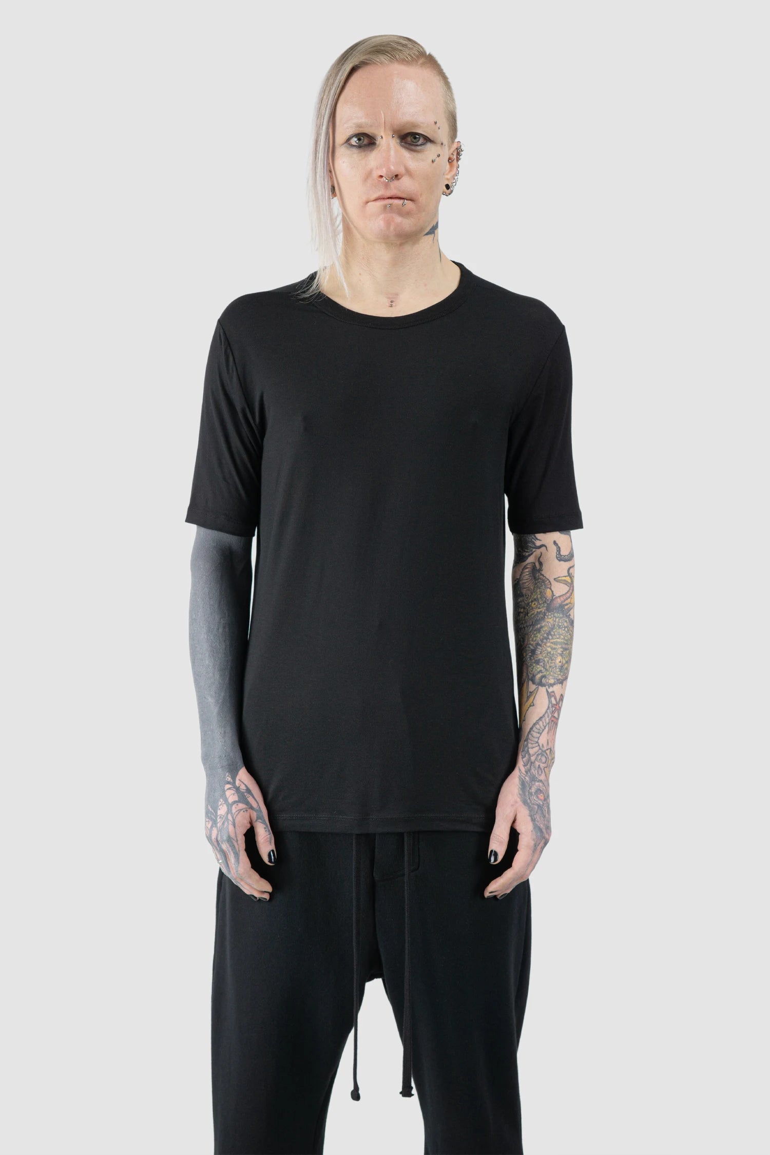 Thom Krom - Men’s Black Modal Blend Jersey T-Shirt M-TS-938 model front view