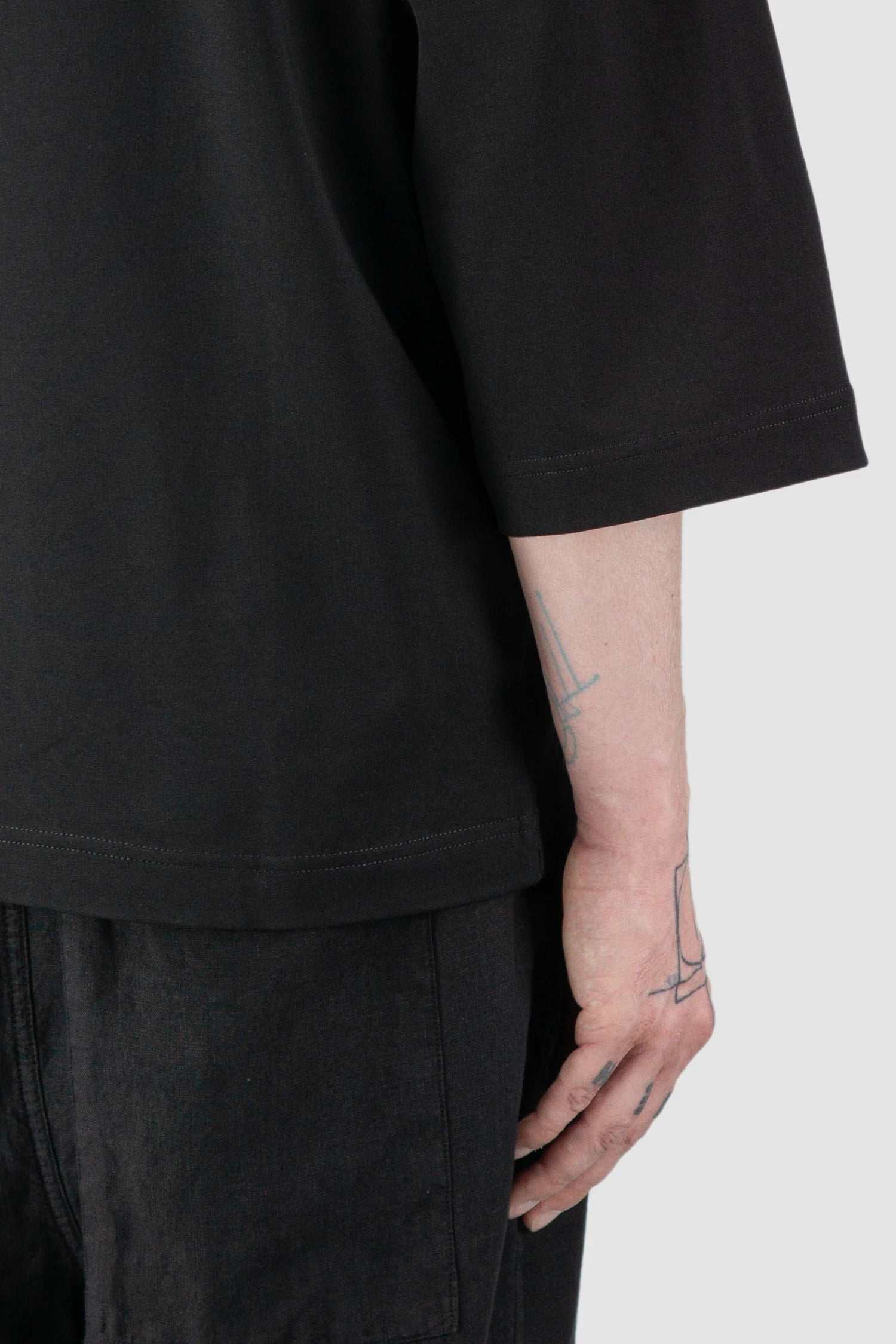 Thom Krom – Men's Black Oversized Cotton Modal T-Shirt - hem detail view