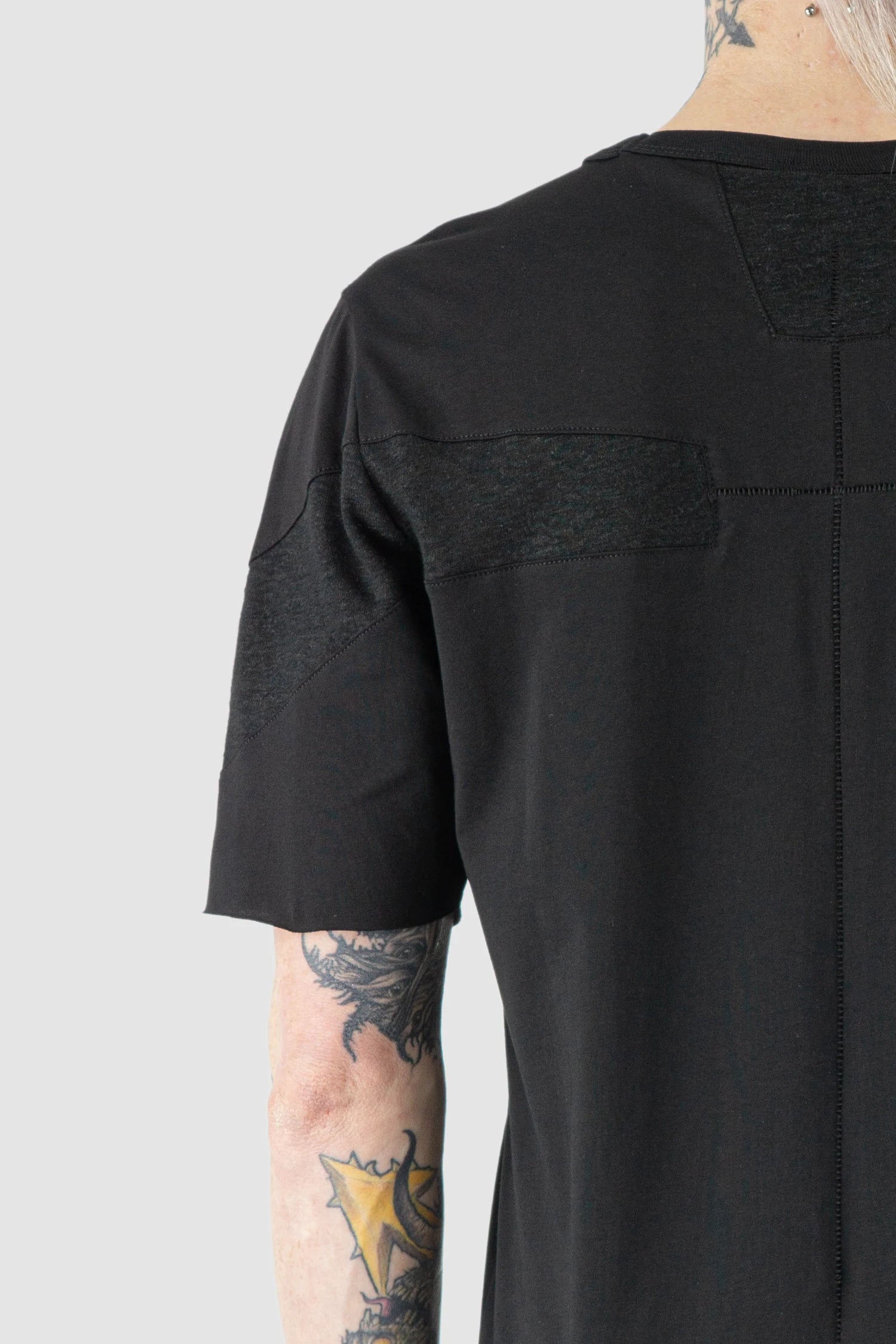 Thom Krom - Men’s Black Shoulder Panel Cotton T-Shirt M-TS-926 model shoulder detail view