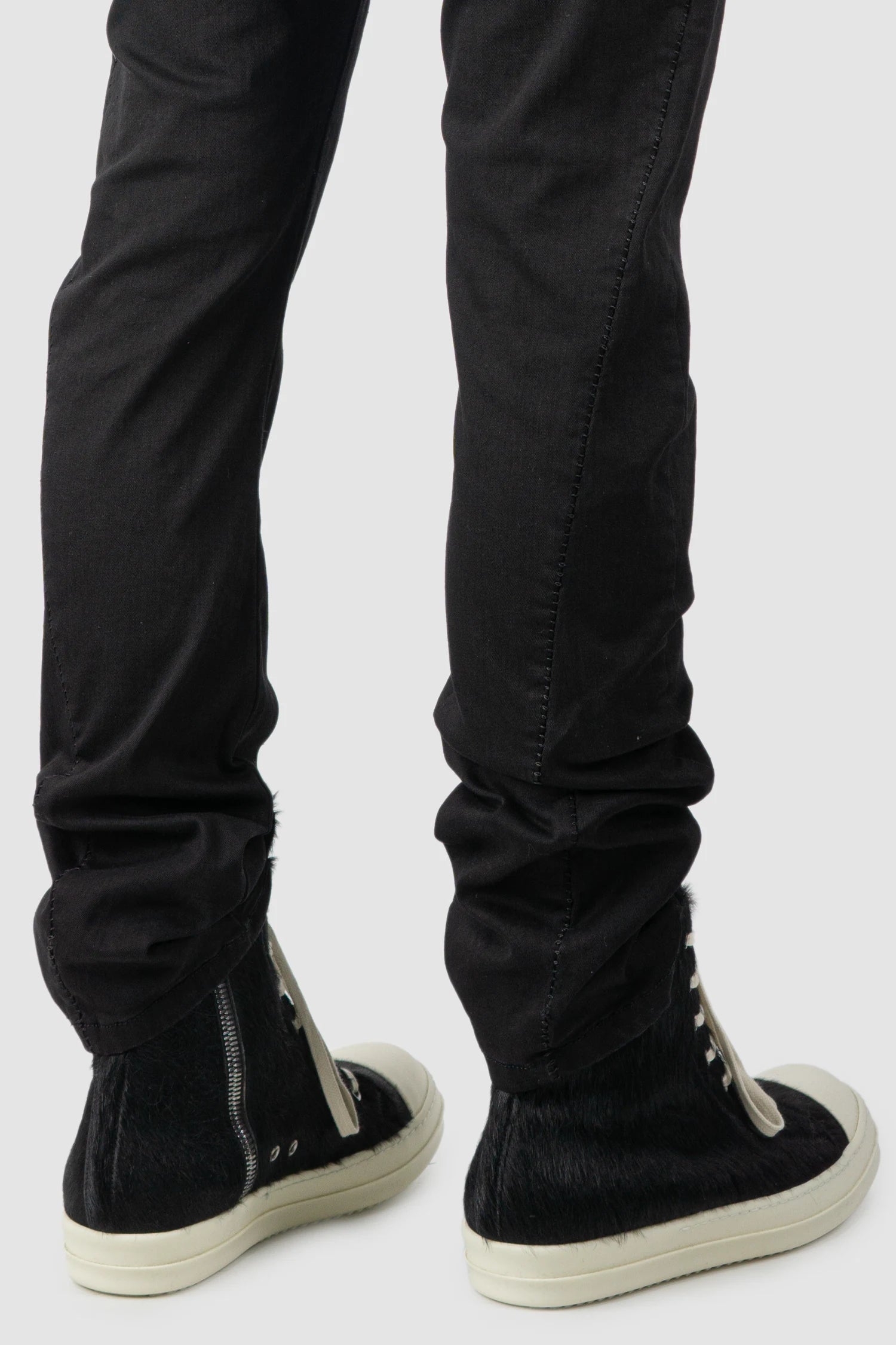 Thom Krom - Men’s Black Stretch Cotton Denim Trousers M-T-102 hem detail view