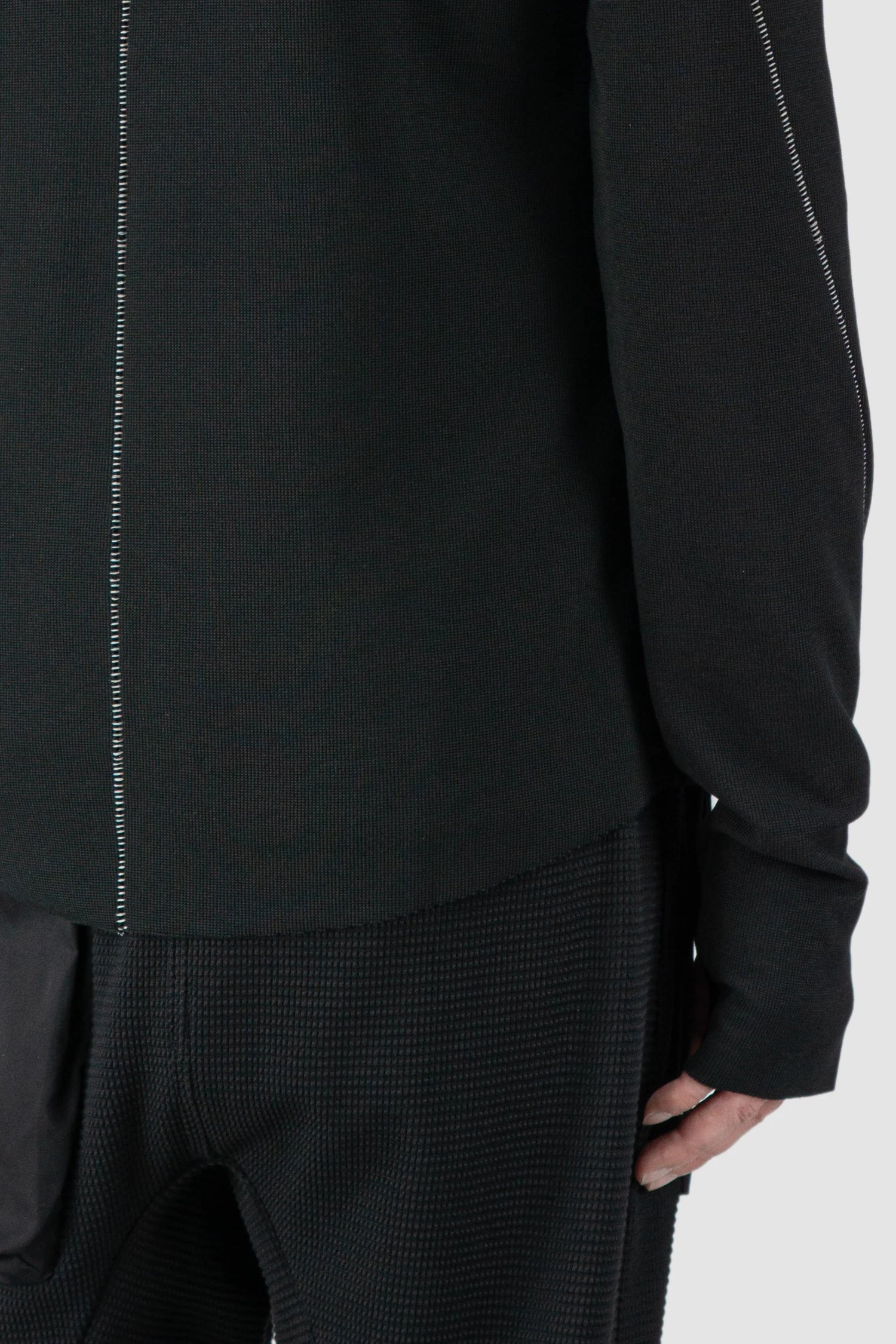 Thom Krom – Men's Black Structured Cotton Contrast Stitch Long Sleeve - hem detail view