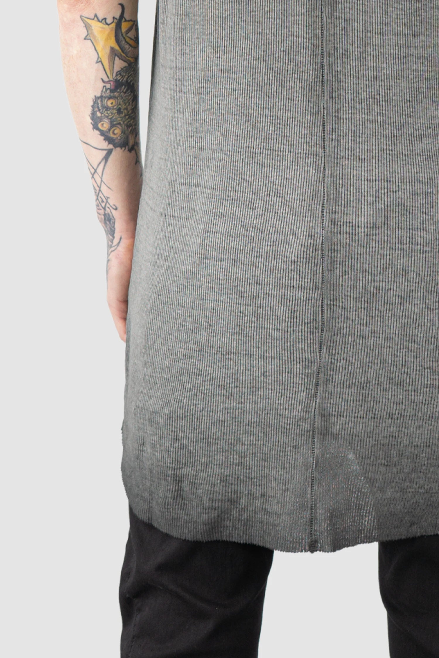 Thom Krom - Men’s Grey Object Dyed Cotton-Linen Rib Tank Top M-TS-947 hem detail view