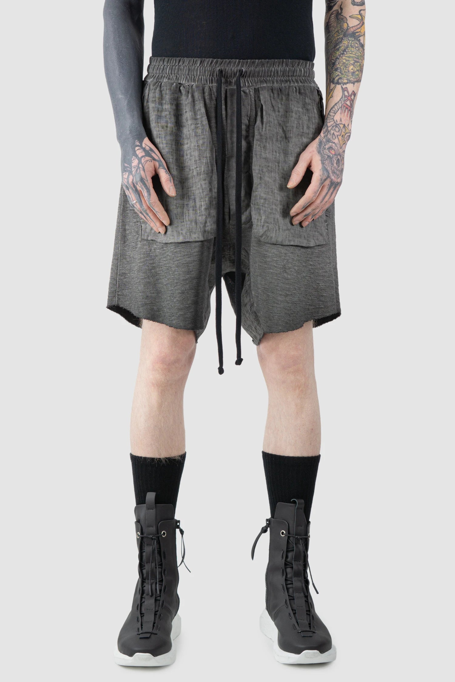 Thom Krom - Men’s Grey Patch Pocket Cotton Cargo Shorts M-ST-515 model front view