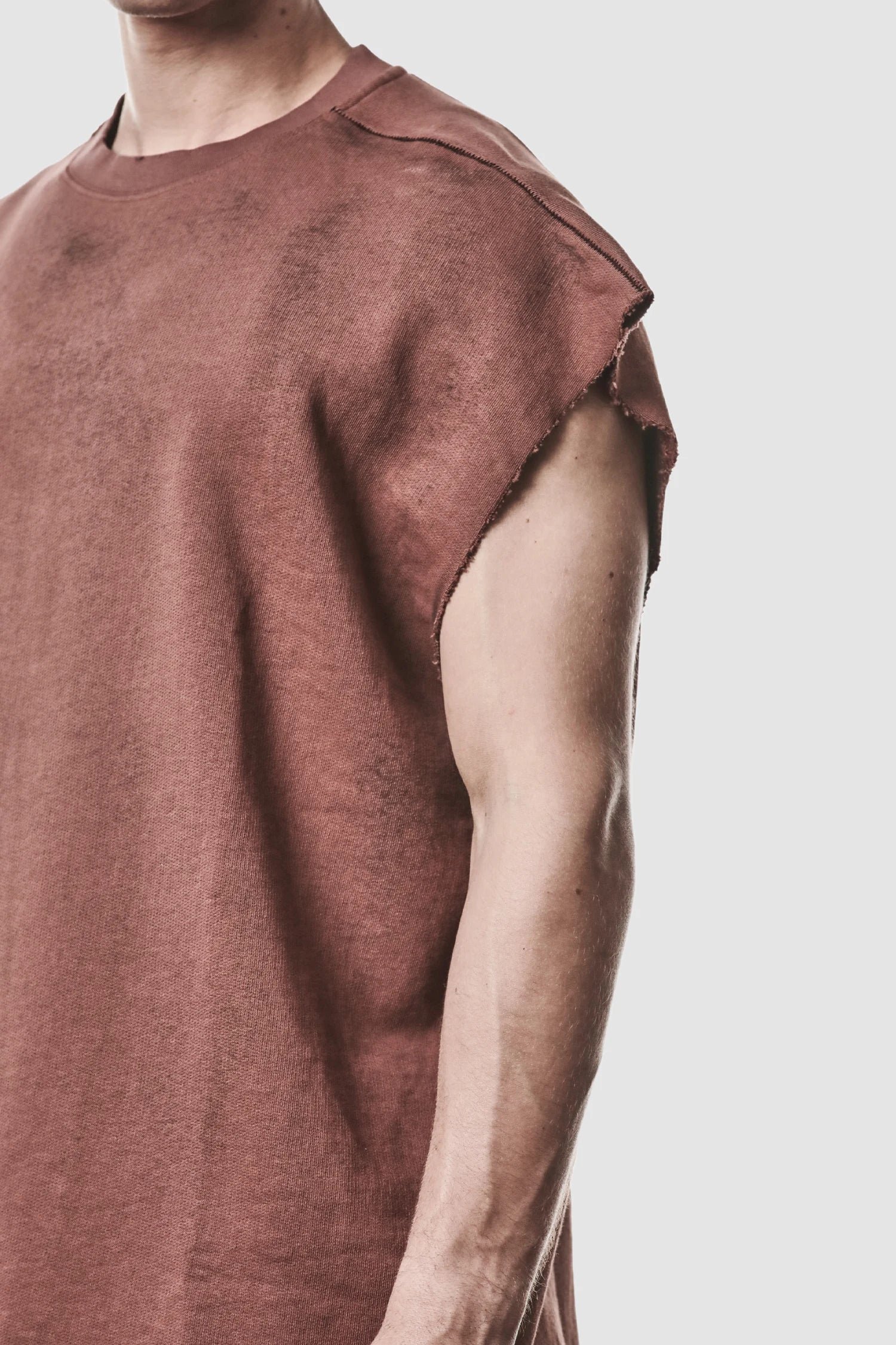 Rotes Raw-Edge-Baumwolltanktop