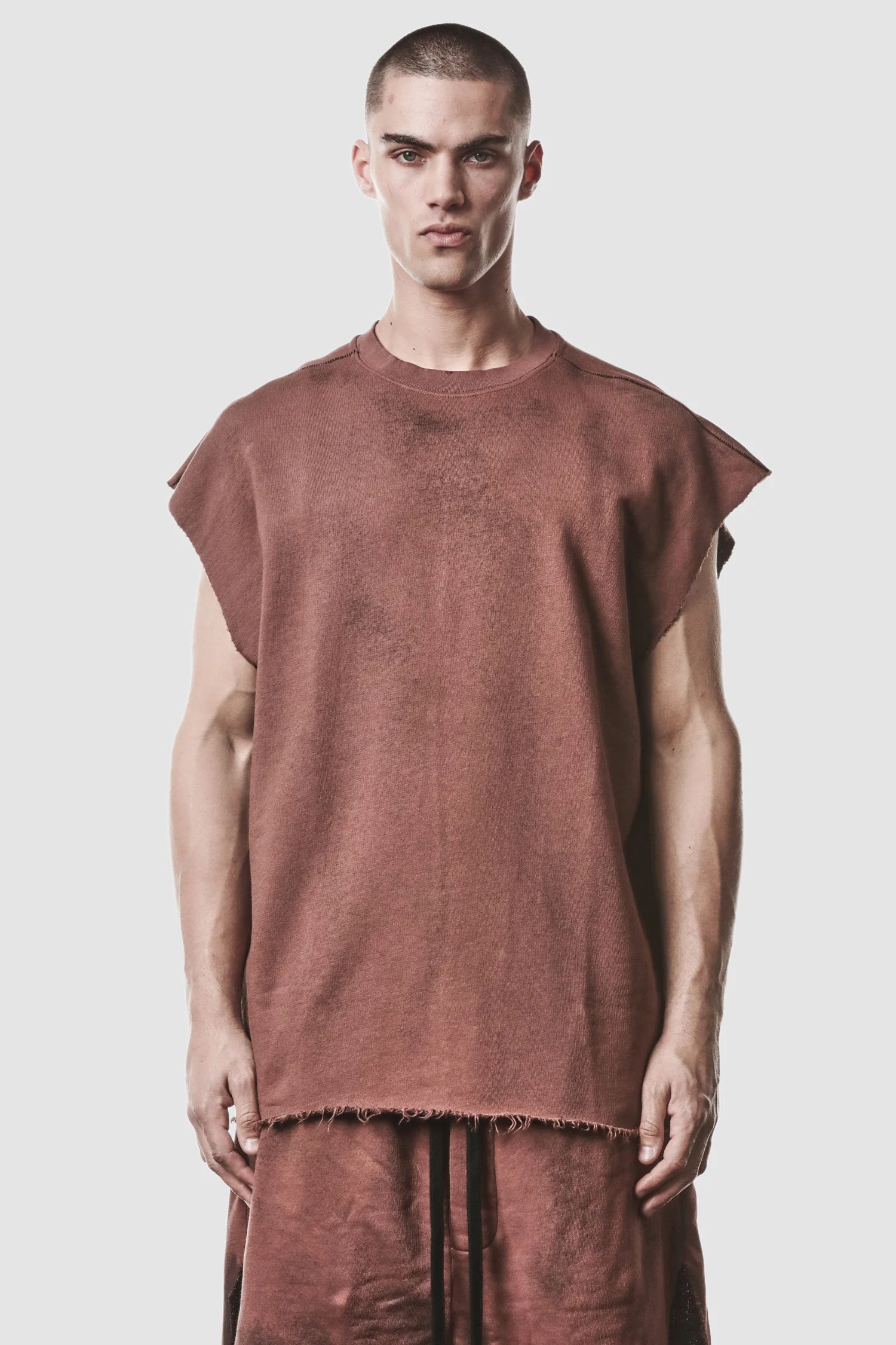 Rotes Raw-Edge-Baumwolltanktop