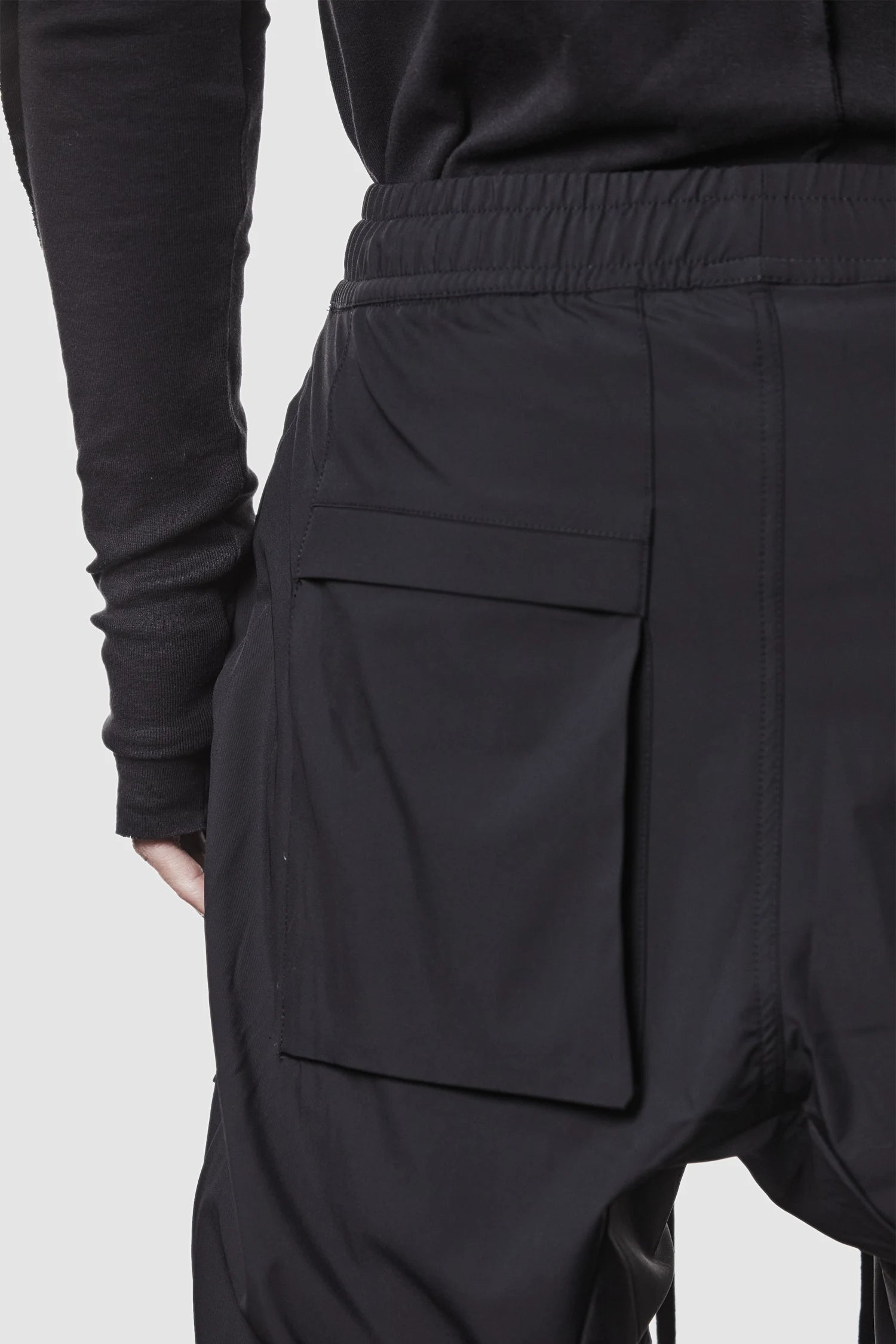 Thom Krom - back detail view of black Front Pocket Woven Stretch Cargo Trousers - M-P-27