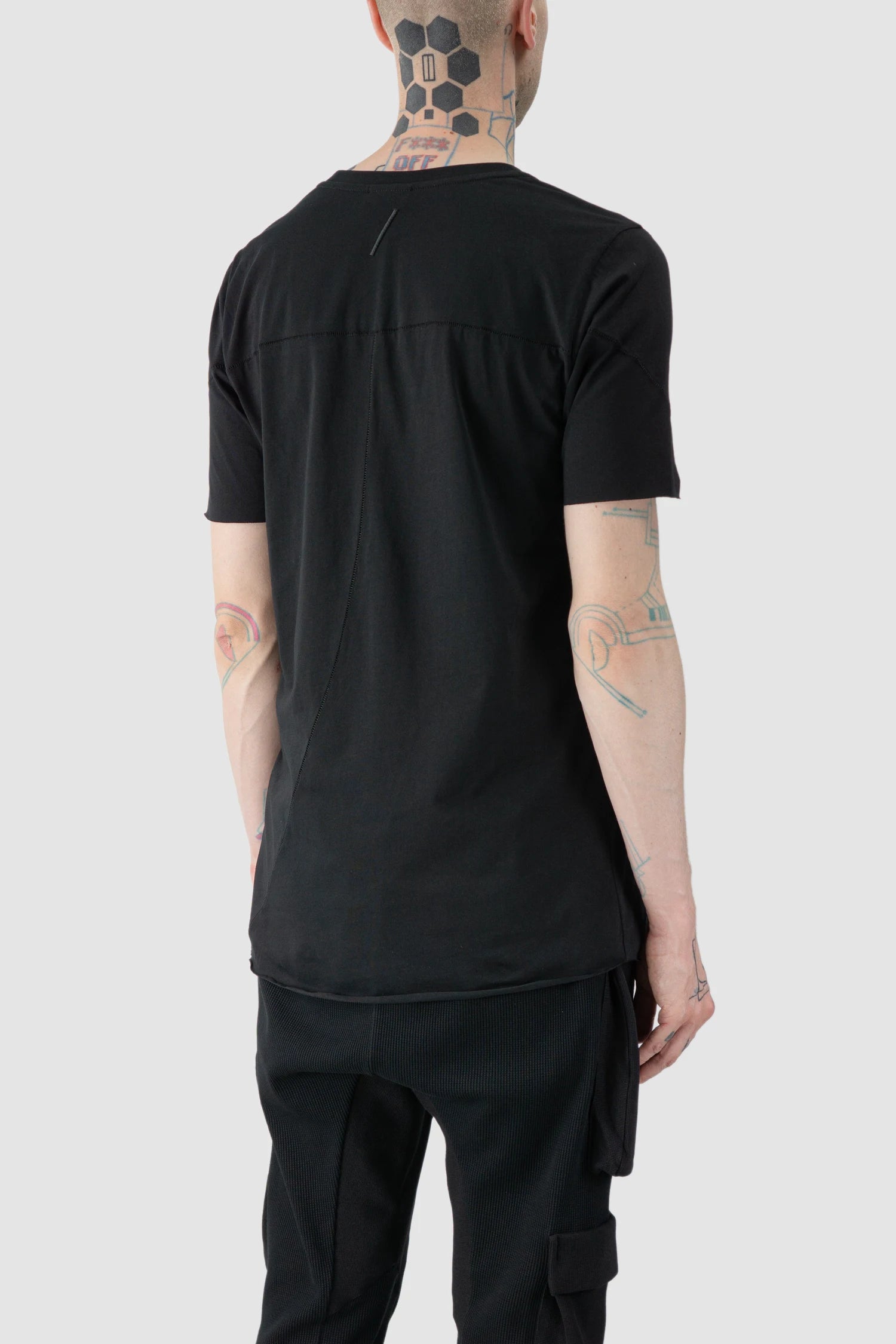 Thom Krom - model back side view of black Slim Fit Raw Hem Cotton T-Shirt - M-TS-872