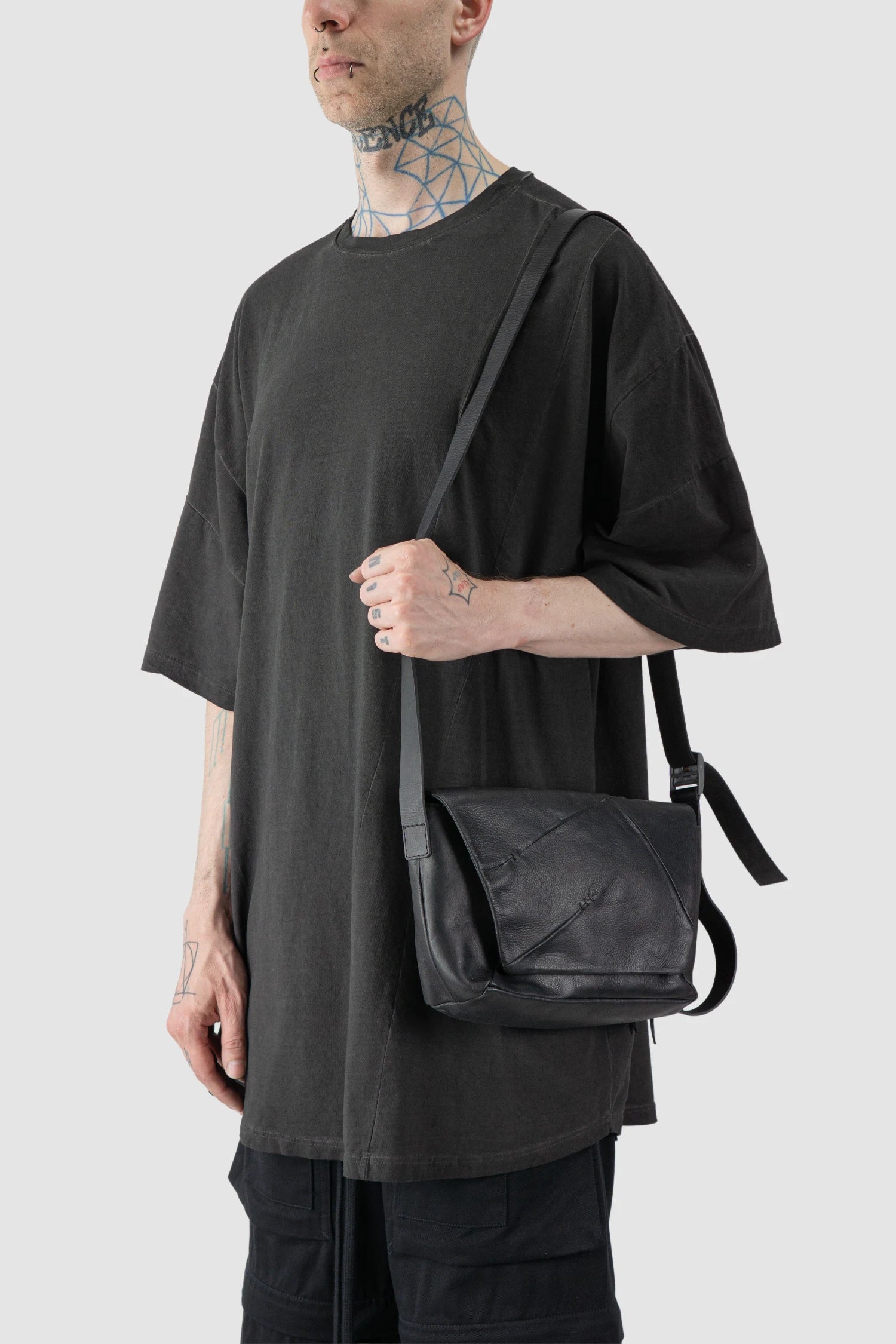 Werkschwarz - model side view of men’s FW25 Black Geometric Fold-Over Messanger Leather Bag Werk 43P