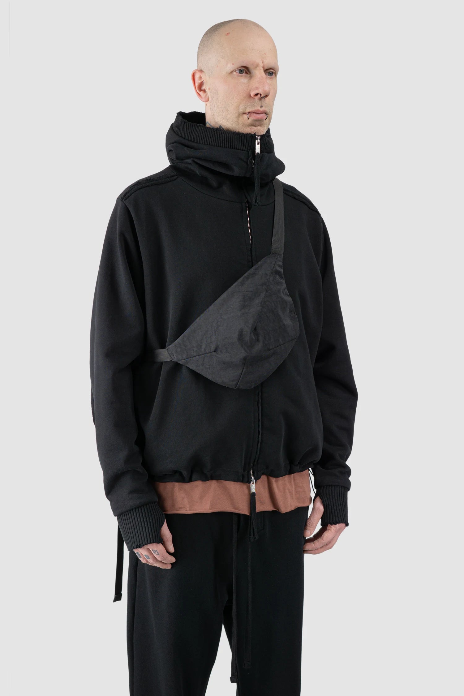 Werkschwarz - Men’s Black Washed Fanny Pack Nylon 2 model side view