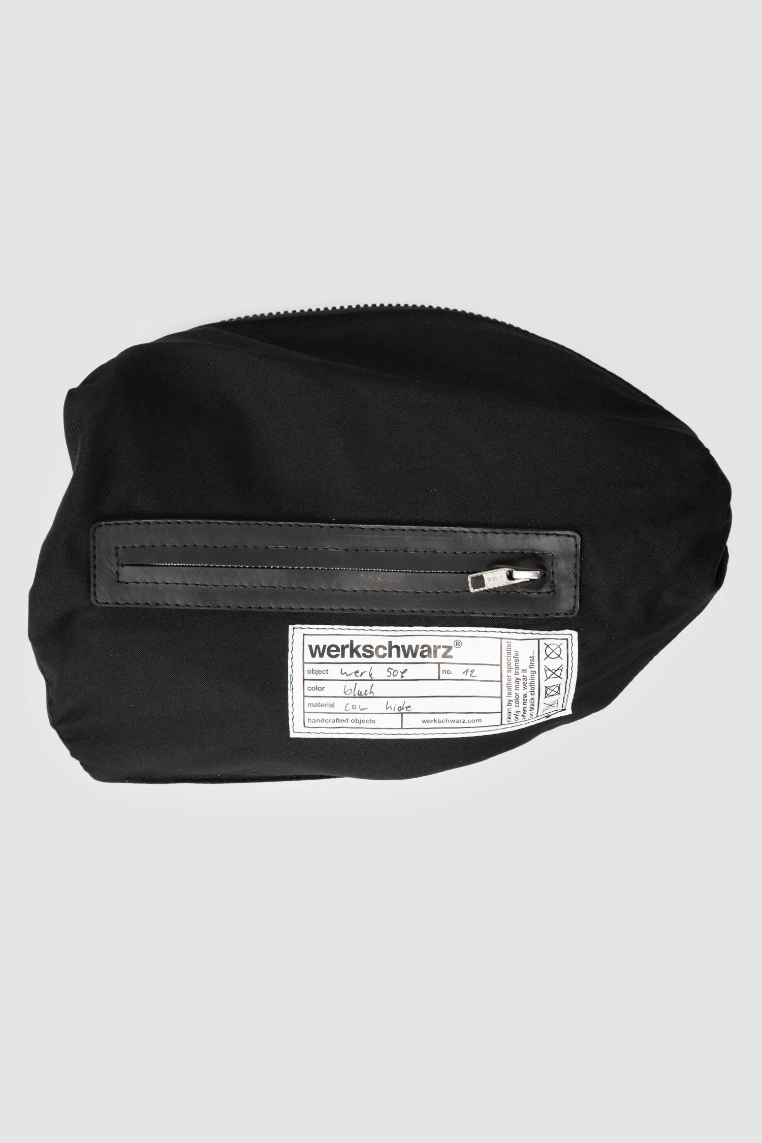 Werkschwarz - Men’s Black Waxed Leather Belt Bag Werk 50F item inside view