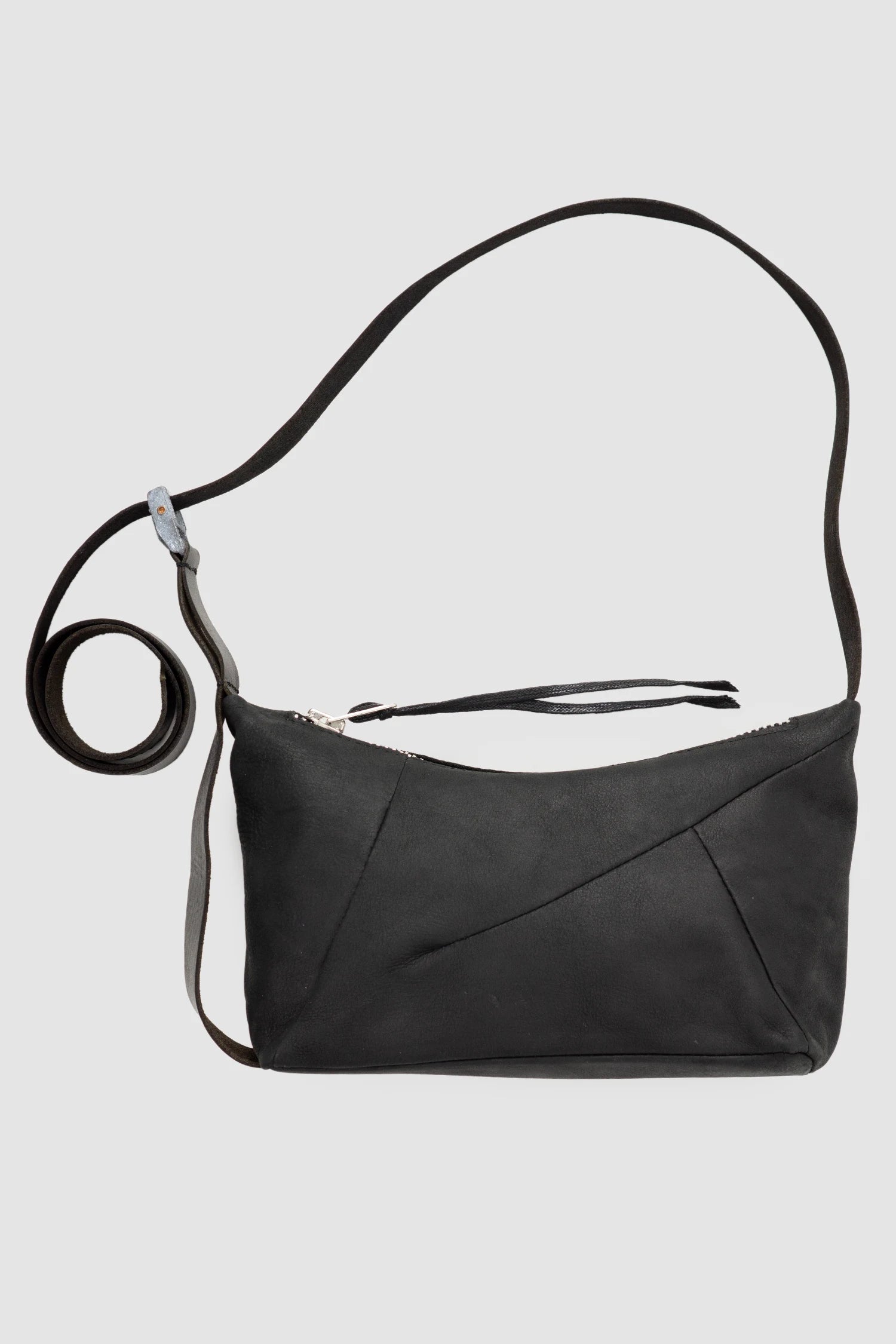 Werkschwarz - Men’s Black Waxed Leather Shoulder Bag Werk 51F item front view