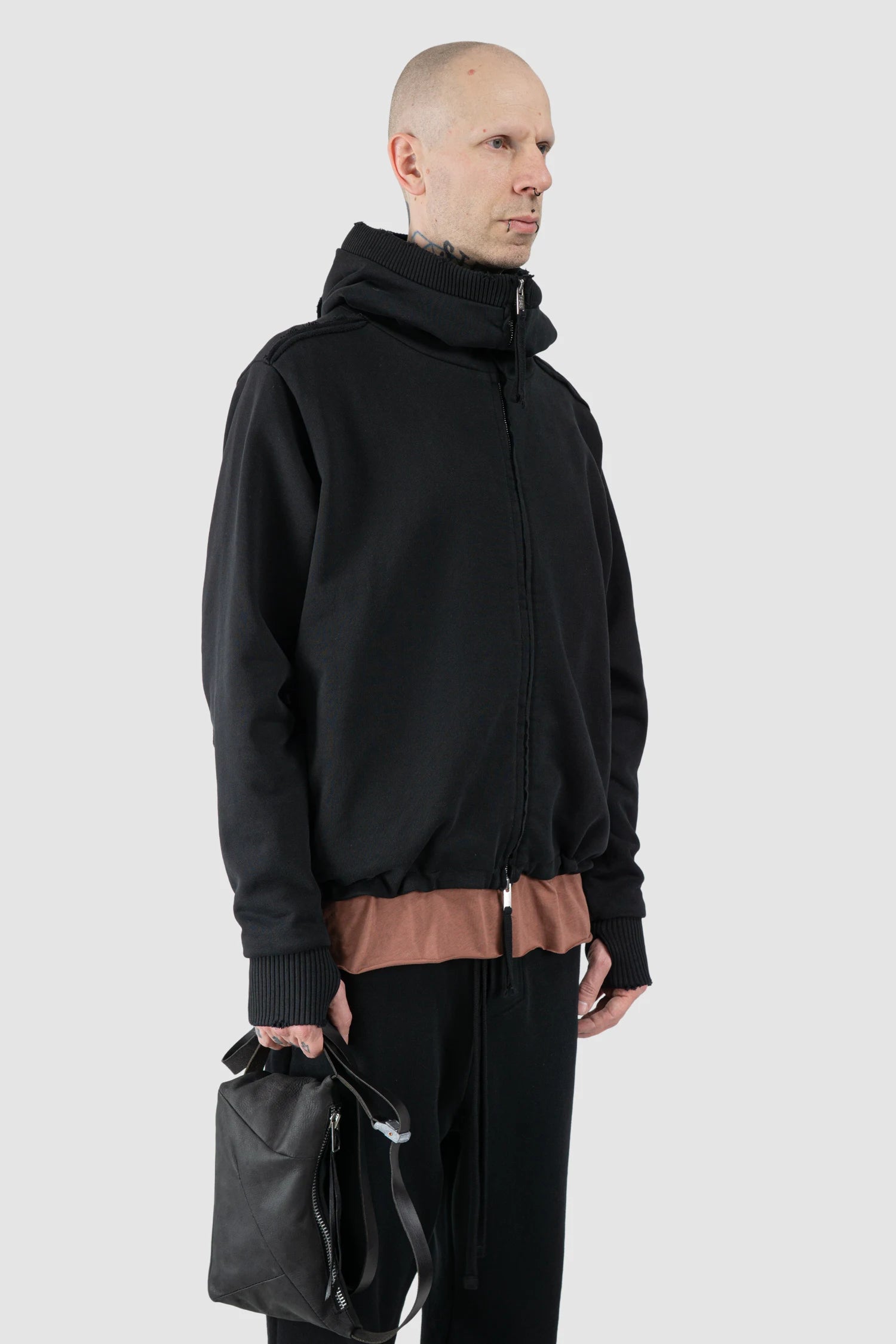 Werkschwarz - Men’s Black Waxed Leather Shoulder Bag Werk 51F model side hand hold view